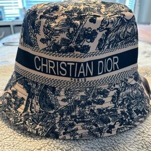 Christian Dior bucket hat NWT